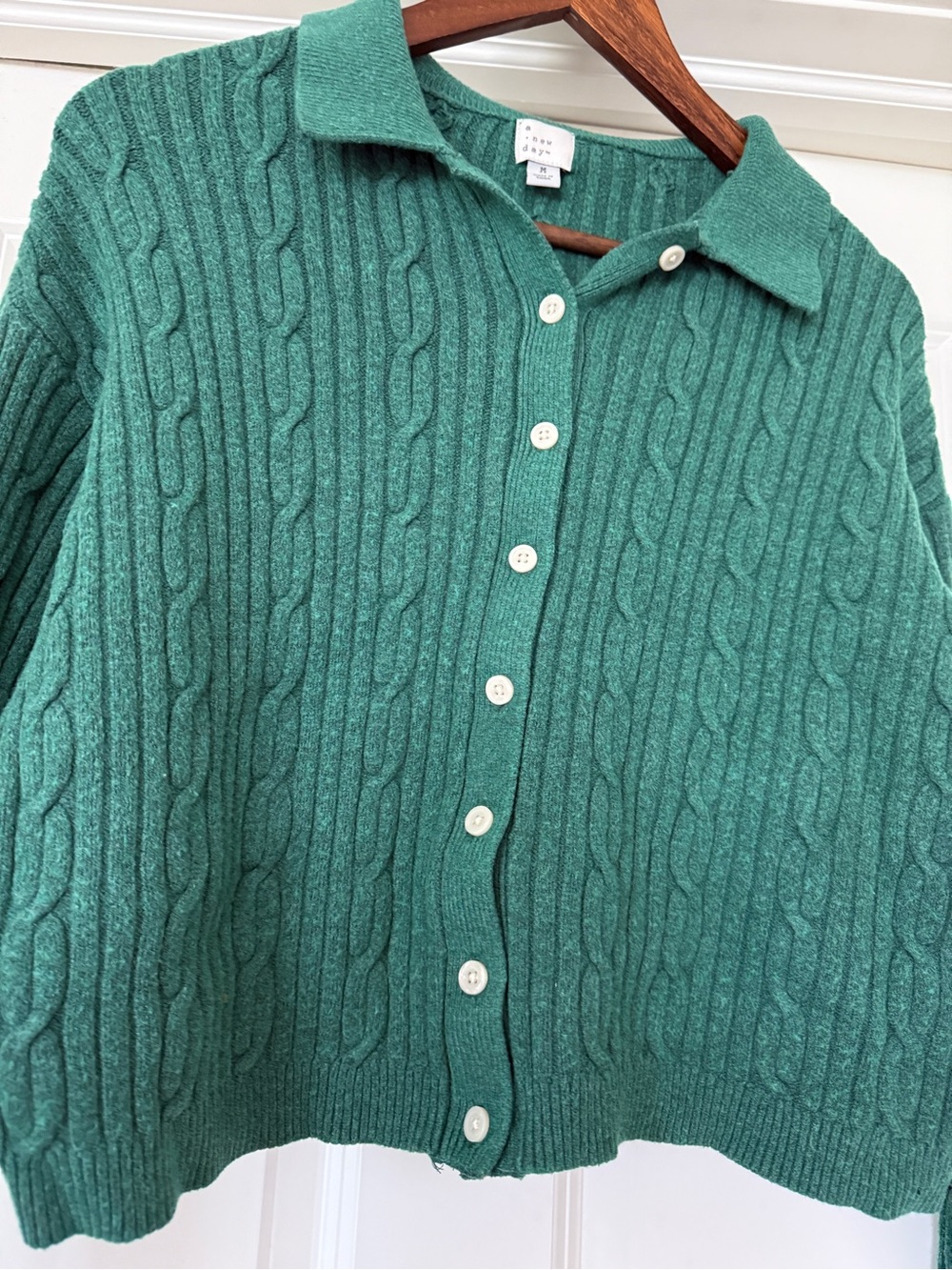 Green Cable-Knit Button-Up Cardigan - Picture 5 of 12